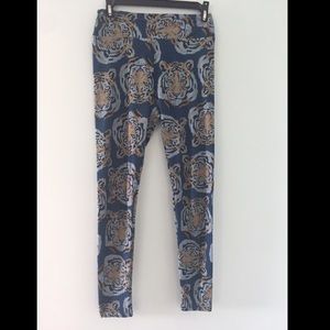 Lularoe tiger pixel art leggings one size